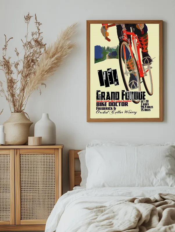 Постер «Велогонка Гранд Фондю» на стене в офисе