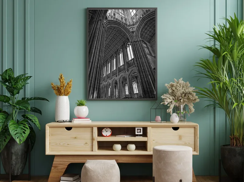 Постер «Готический Собор» на стене в офисе