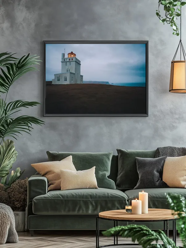 Постер «Маяк Дырхолей» на стене в офисе