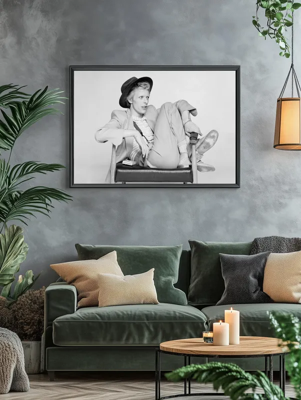 Постер «Дэвид Боуи - Денди» на стене в офисе