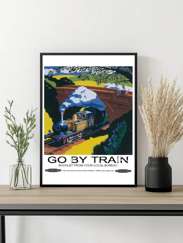 Постер «Поезда - Поездка на поезде» на стене в офисе