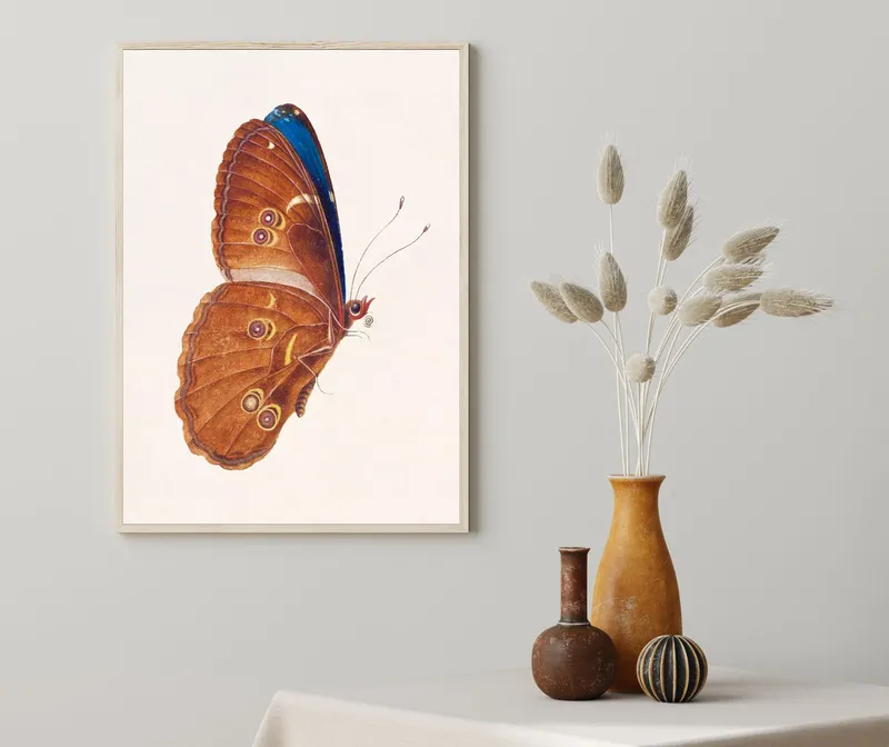 Постер «Винтажная коричневая бабочка» на стене в офисе