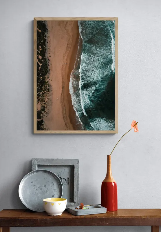 Постер «Морской пейзаж» на стене в офисе