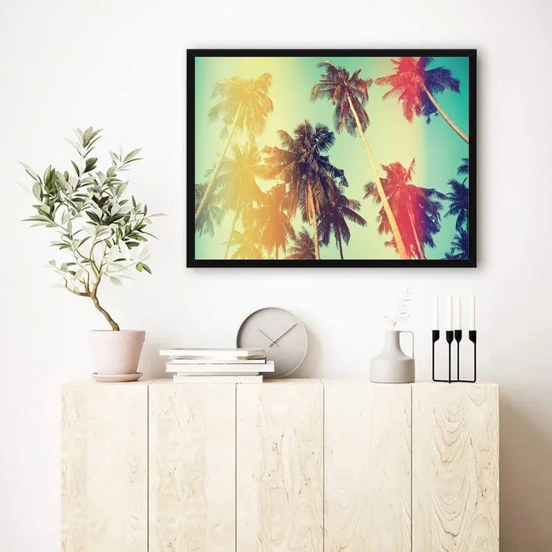 Постер «Пальмы в Тропиках» на стене в офисе