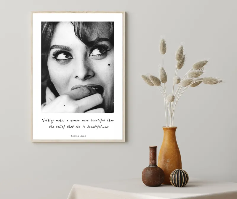 Постер «Софи Лорен 1960» на стене в офисе