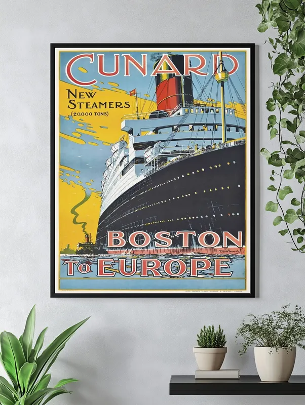 Постер «Корабли - Корабль Cunard, Boston to Europe» над диваном в гостиной