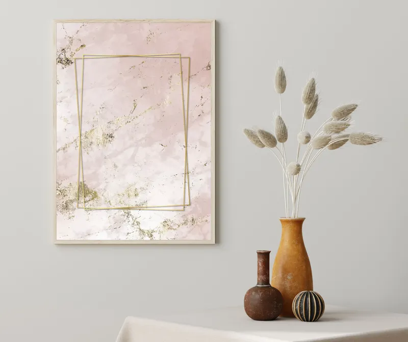 Постер «Мрамор с золотистой рамкой» на стене в офисе