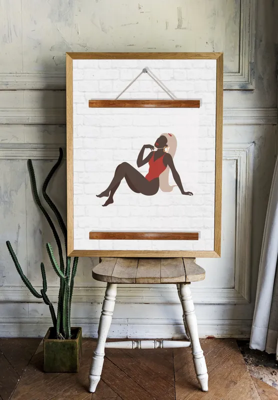 Постер «Прозрачный постер - Загорелая девушка в красном купальнике» над диваном в гостиной