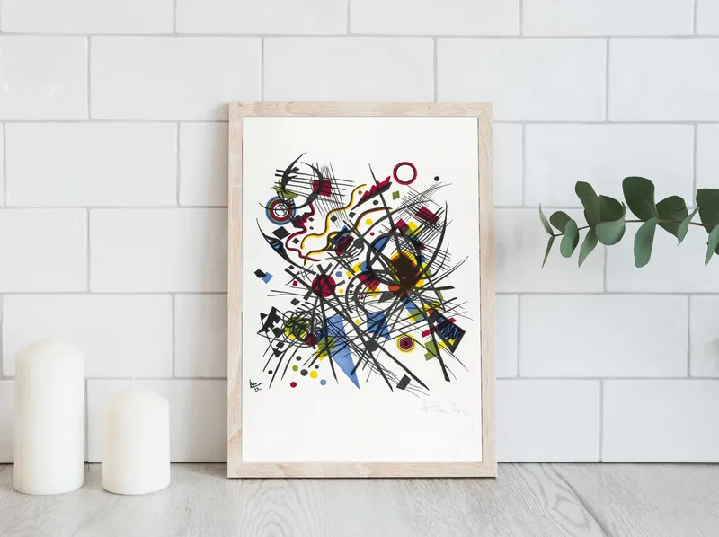 Постер «Геометрия - Цветные штрихи» над диваном в гостиной