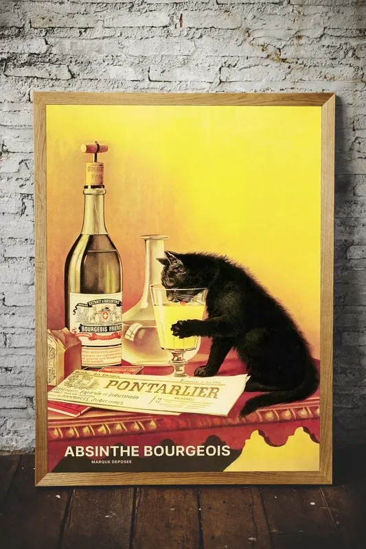 Постер «Кот с бокалом» на стене в офисе