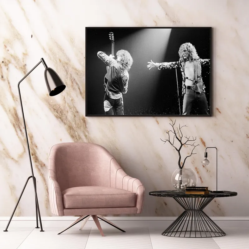 Постер «Led Zeppelin - Концерт» на стене в офисе