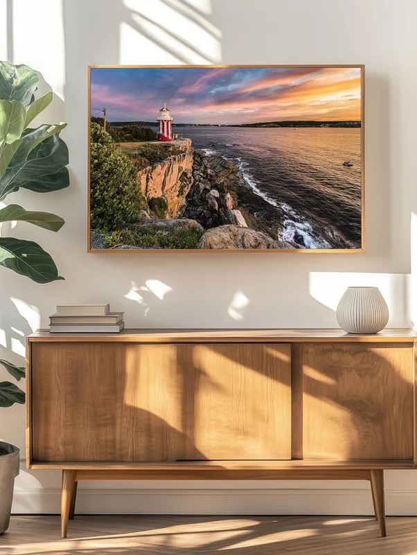 Постер «Маяк Хорнби» на стене в офисе