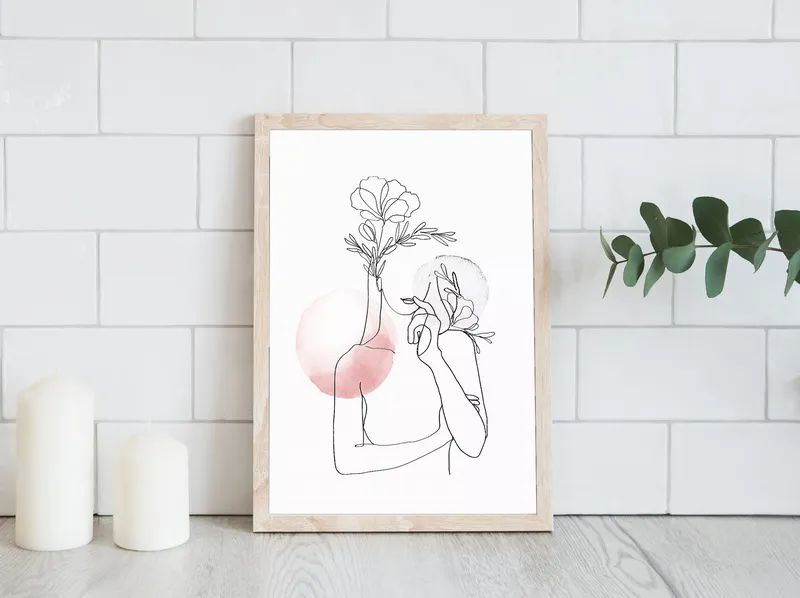 Постер «Грациозная особа» на стене в офисе