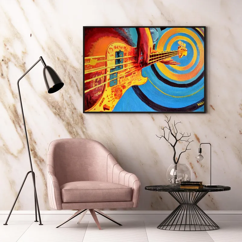 Постер «Абстрактная гитара» над диваном в гостиной