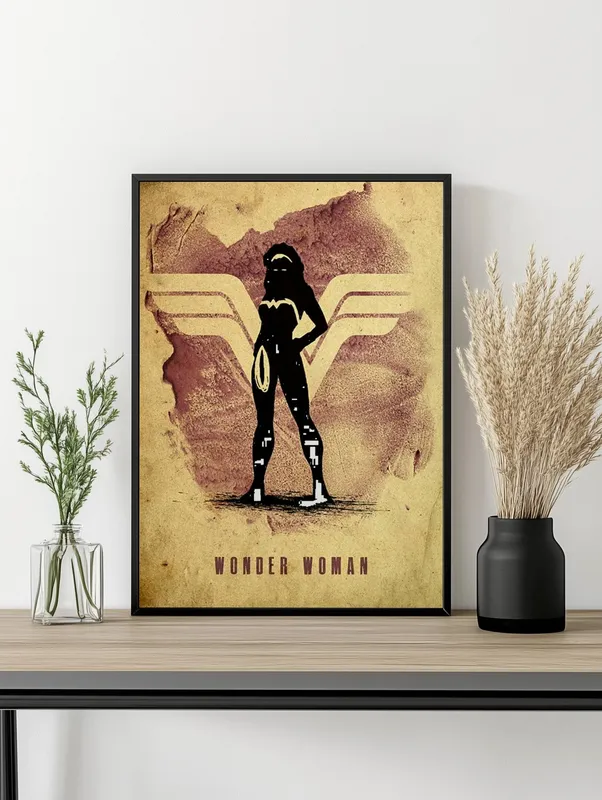Постер «Чудо-женщина со знаком» на стене в офисе