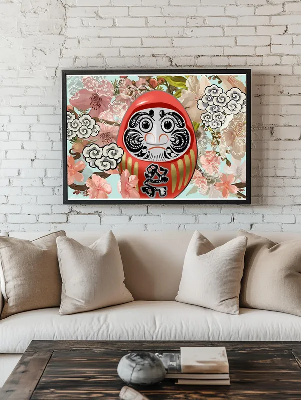 Постер «Японская кукла Дарума» над диваном в гостиной