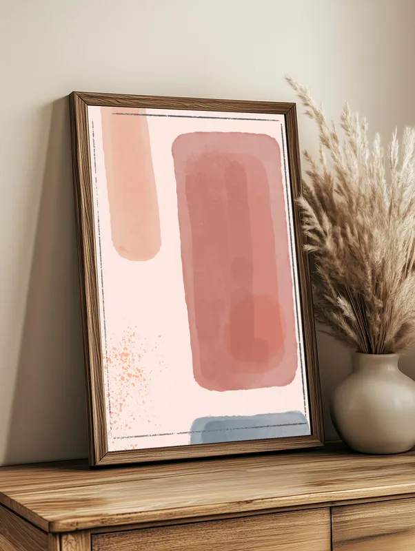 Постер «Композиция с розовым, синим и сургучным» над диваном в гостиной