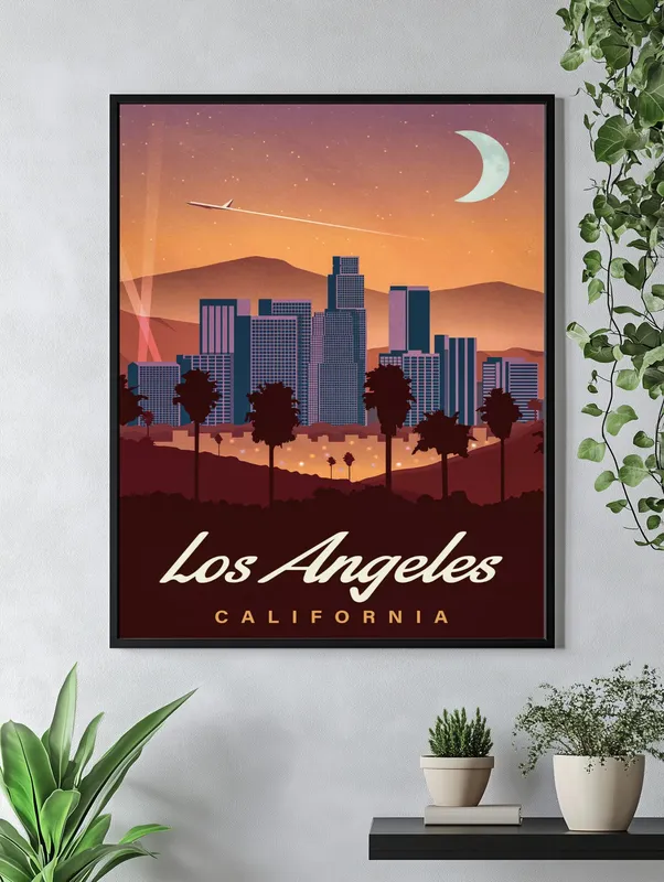 Постер «Ночной Лос-Анджелес» над диваном в гостиной