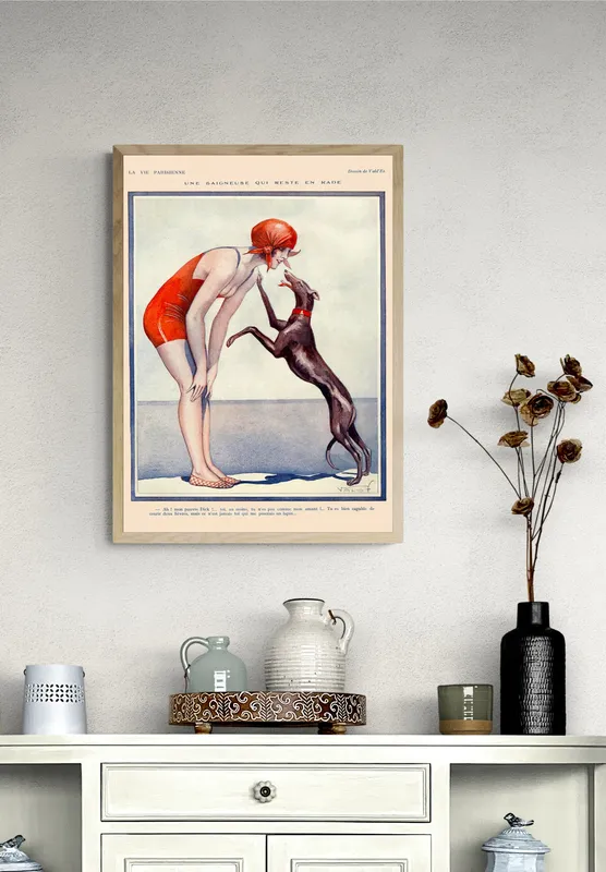 Постер «Пес водолаз» над диваном в гостиной