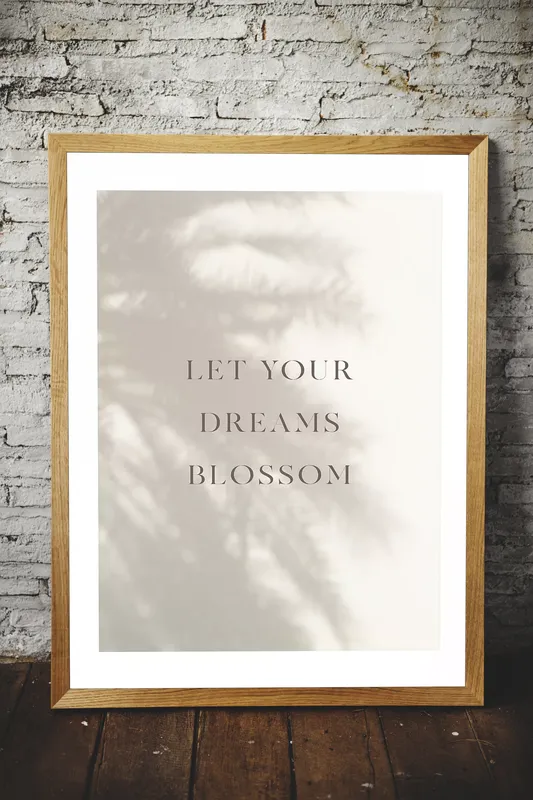 Постер «Пусть ваши мечты расцветут» на стене в офисе