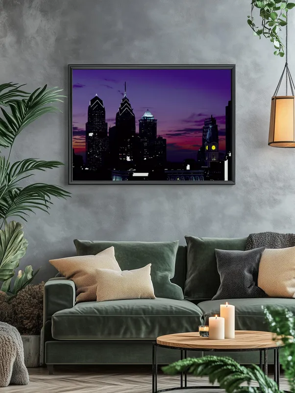 Постер «Ночная Филадельфия» на стене в офисе