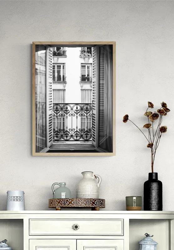 Постер «Французский Балкон» над диваном в гостиной