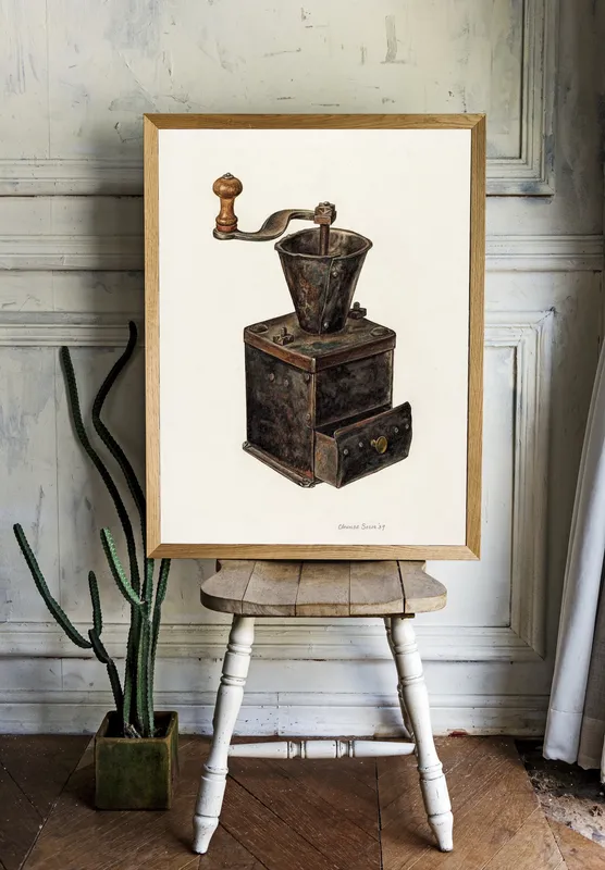 Постер «Старинная кофейная мельница» над диваном в гостиной