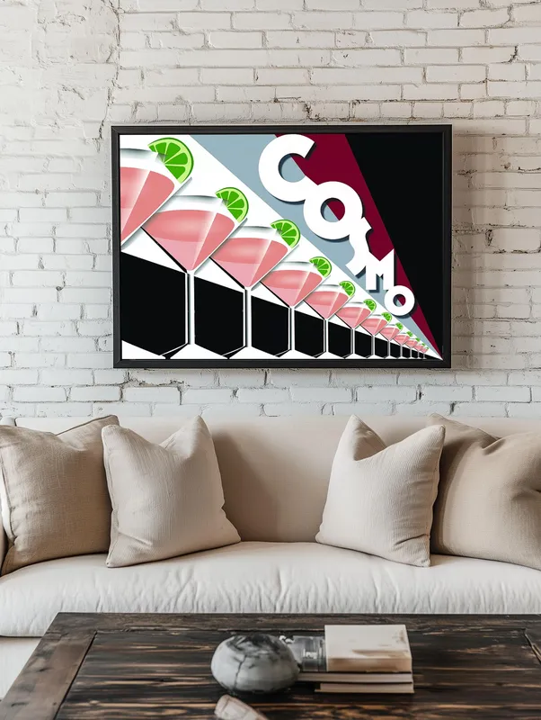 Постер «Коктейль Космополитен» над диваном в гостиной