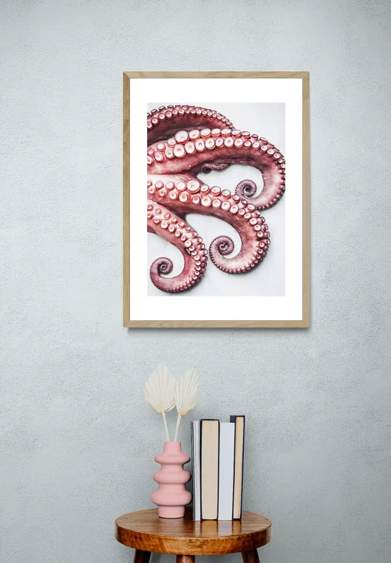 Постер «Щупальца Осьминога» на стене в офисе