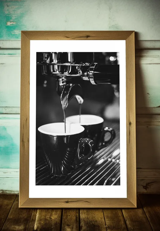 Постер «Два Шота Эспрессо» над диваном в гостиной