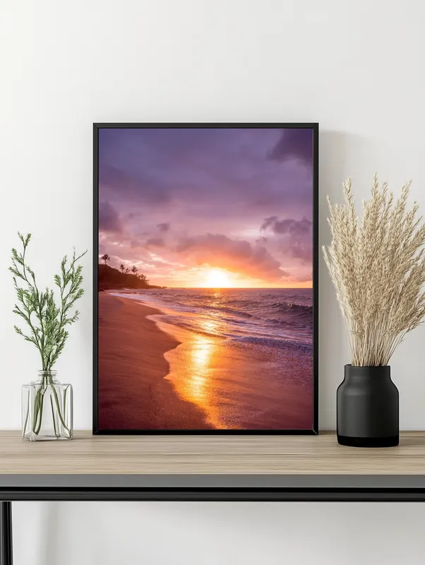 Постер «Завораживающий закат» над диваном в гостиной