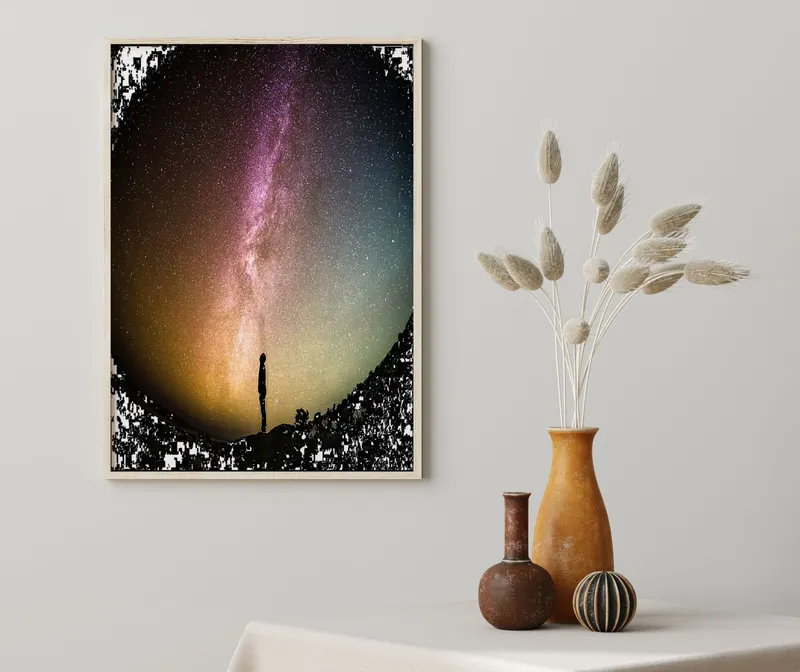 Постер «Цветное небо» над диваном в гостиной