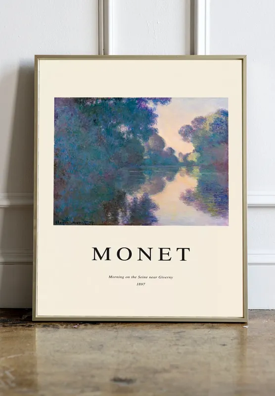 Постер «Клод Моне - Утро на Сене близ Живерни» над диваном в гостиной