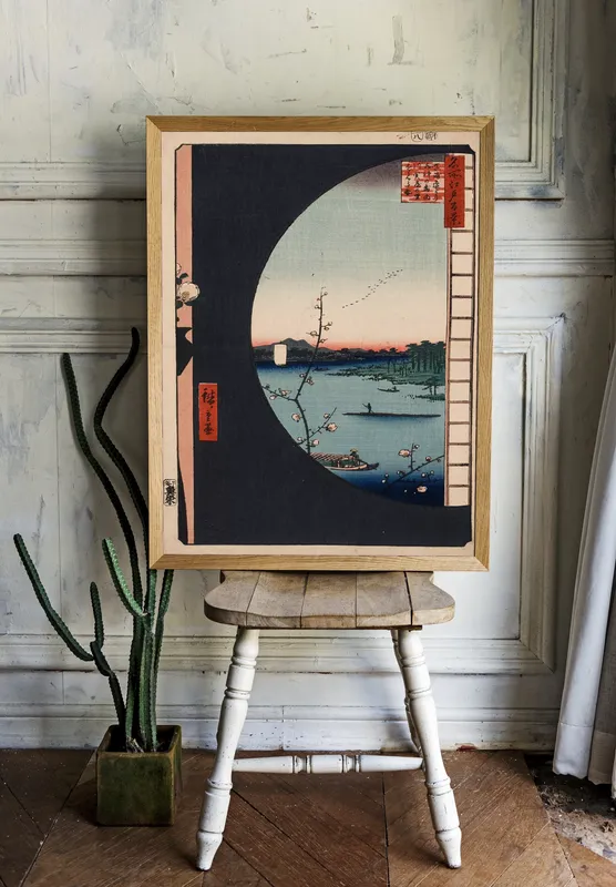 Постер «Вид Масаки» над диваном в гостиной