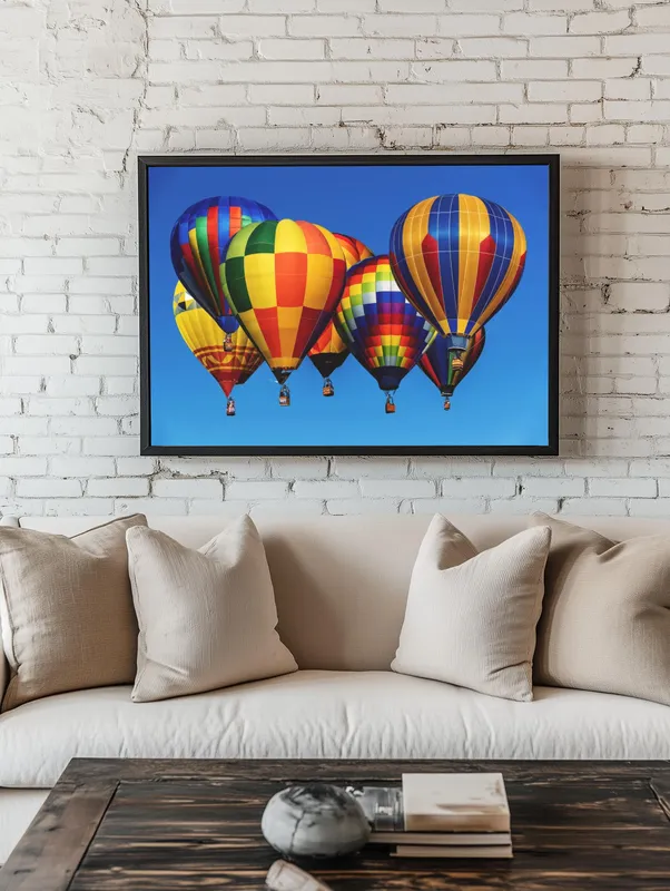 Постер «Волшебный полет шаров» на стене в офисе