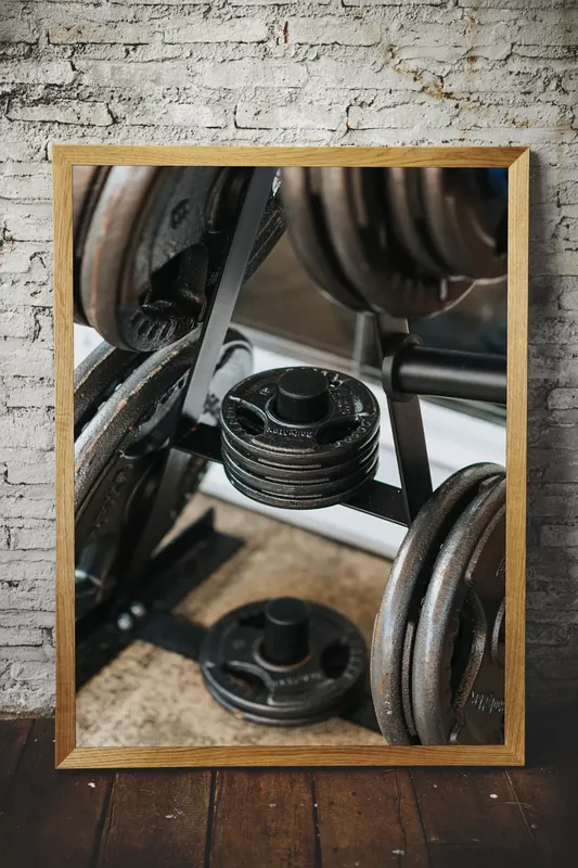 Постер «Диски для гантелей и штанг» на стене в офисе