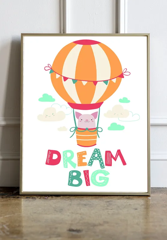 Постер «Большая мечта» над диваном в гостиной