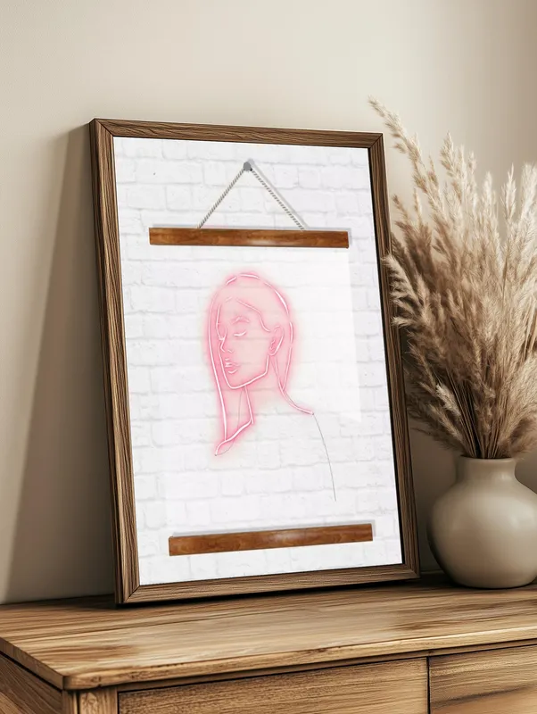 Постер «Прозрачный постер - Портрет девушки» над диваном в гостиной