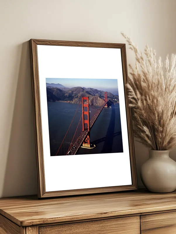 Постер «Висячий мост» на стене в офисе