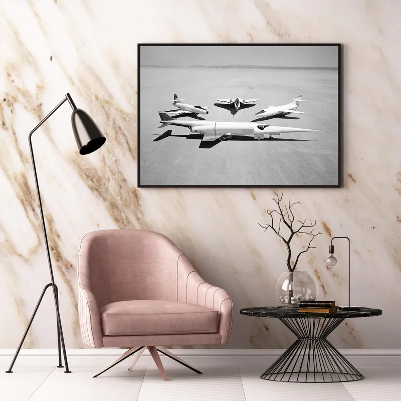 Постер «Экспериментальные самолеты НАСА» на стене в офисе
