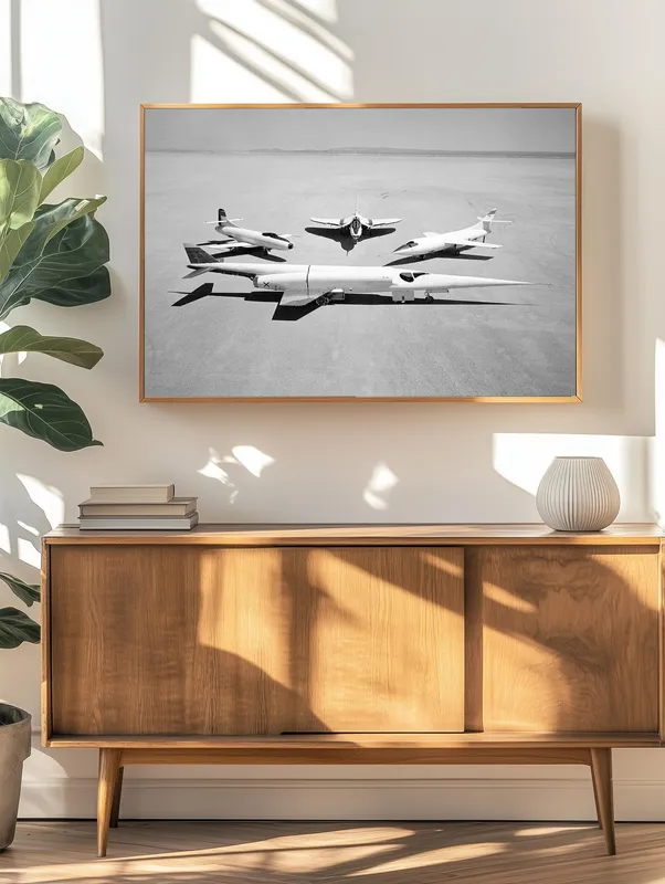 Постер «Экспериментальные самолеты НАСА» над диваном в гостиной