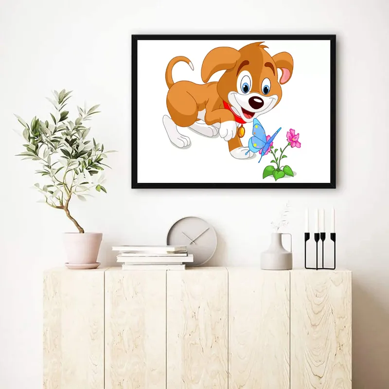 Постер «Любопытный щенок» над диваном в гостиной
