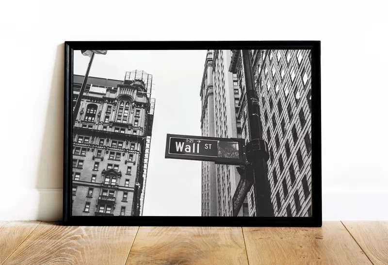 Постер «Манхэттен Нью-Йорк» на стене в офисе