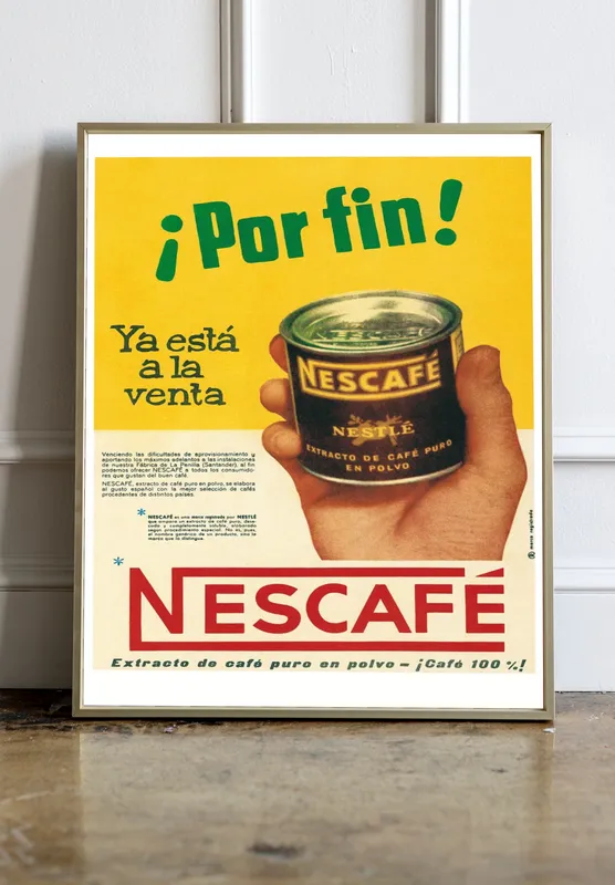 Постер «Рекламный плакат - Кофе Nescafe» над диваном в гостиной