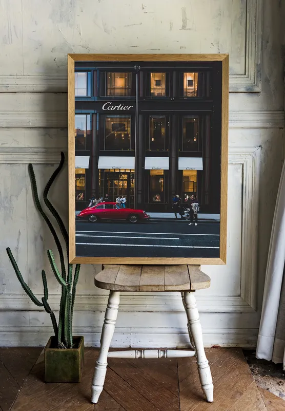 Постер «Париж. Бутик Картье» над диваном в гостиной
