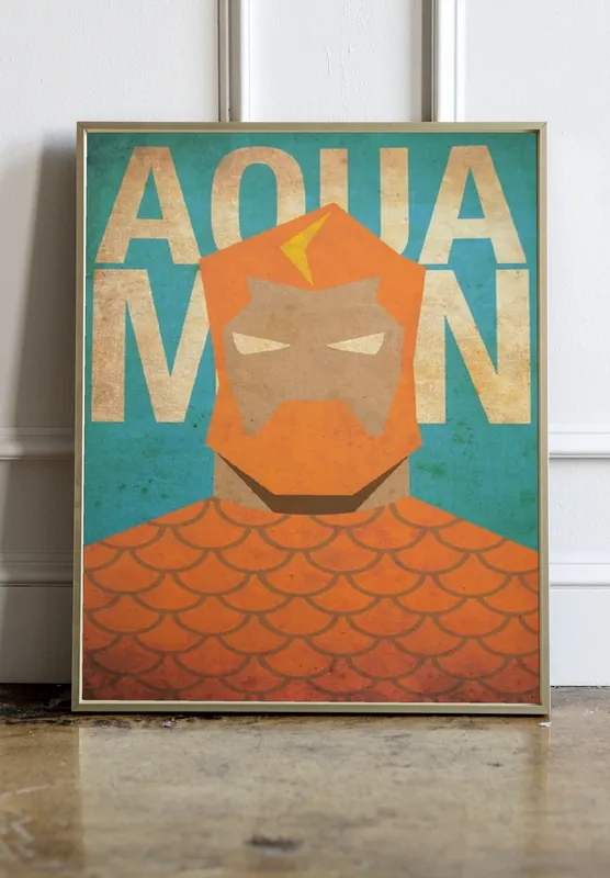 Постер «Аквамен» над диваном в гостиной