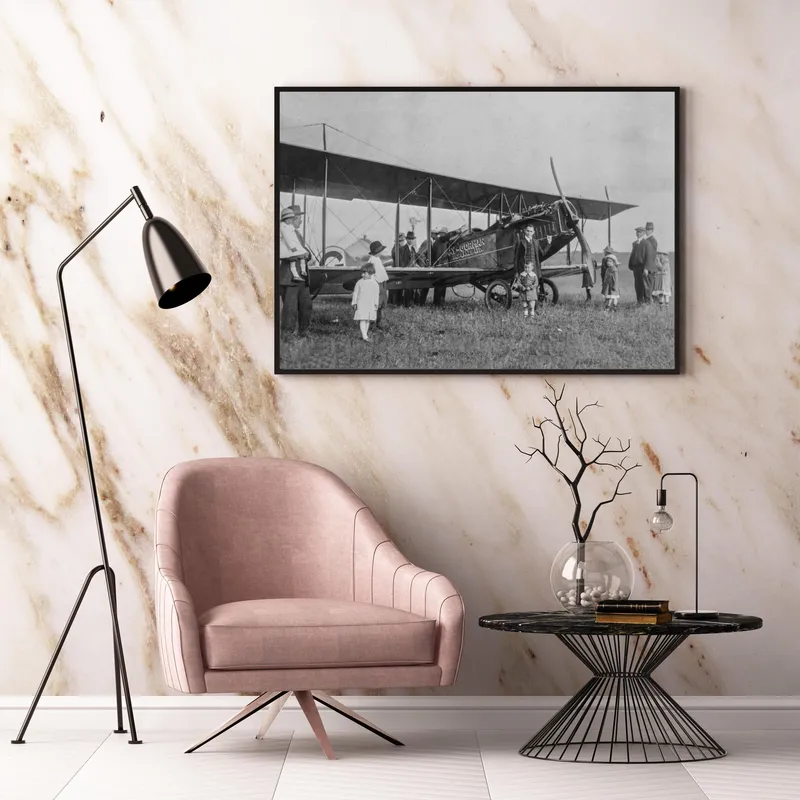 Постер «Биплан 1920х» на стене в офисе
