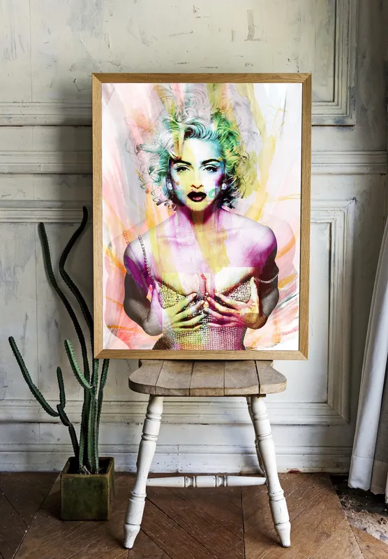 Постер «Постер Мадонна» на стене в офисе