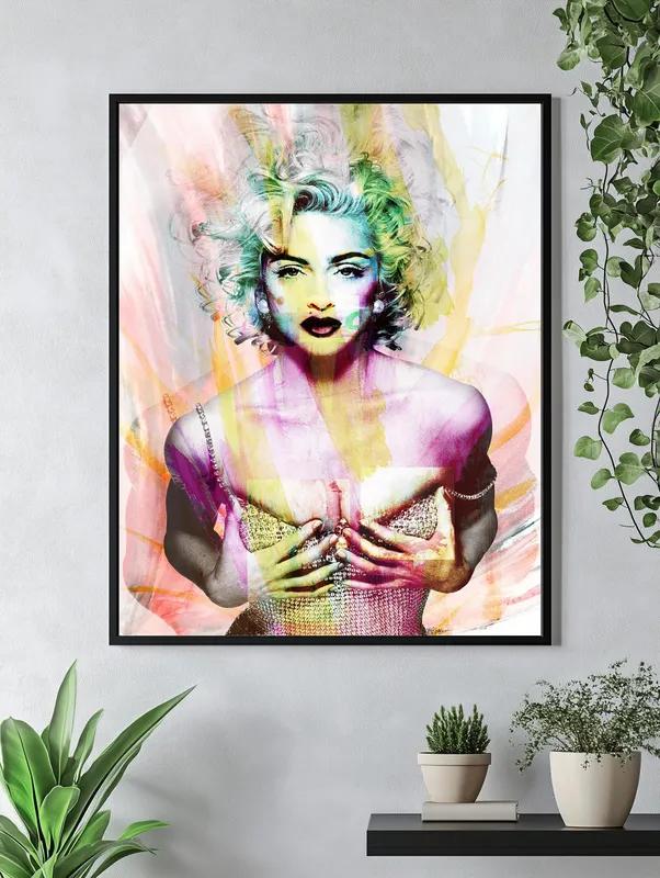 Постер «Постер Мадонна» над диваном в гостиной