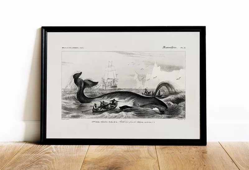 Постер «Рыбаки и кит» над диваном в гостиной